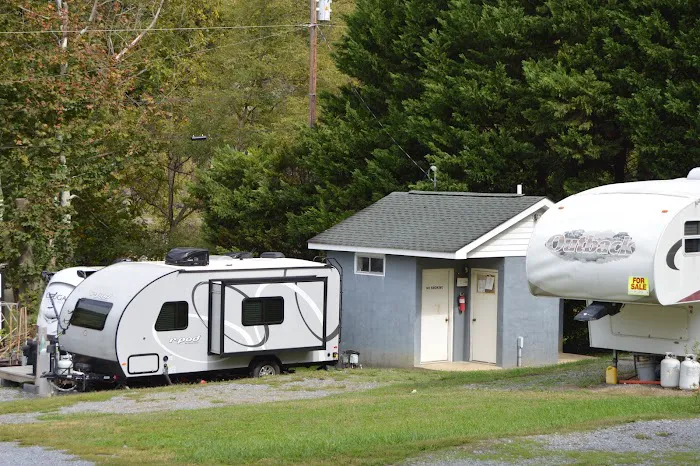 Island Park Campground Picture 10