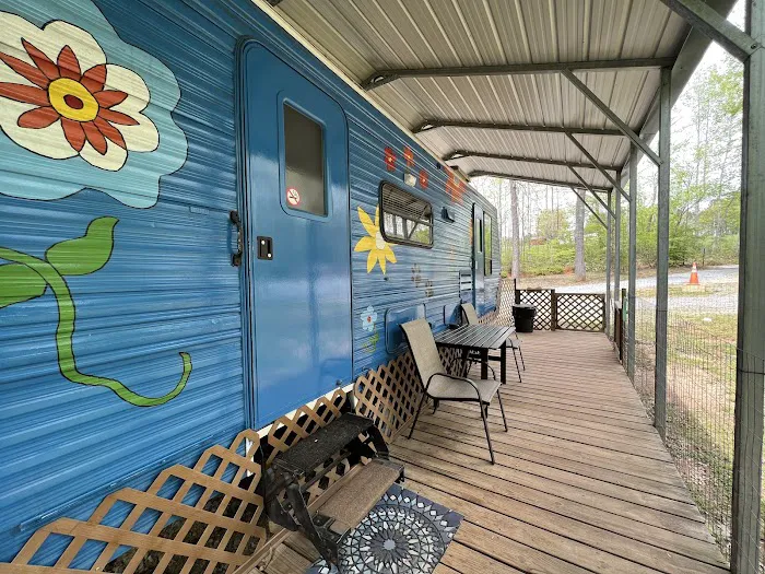 Four Paws Kingdom Campground & Dog Retreat Picture 4