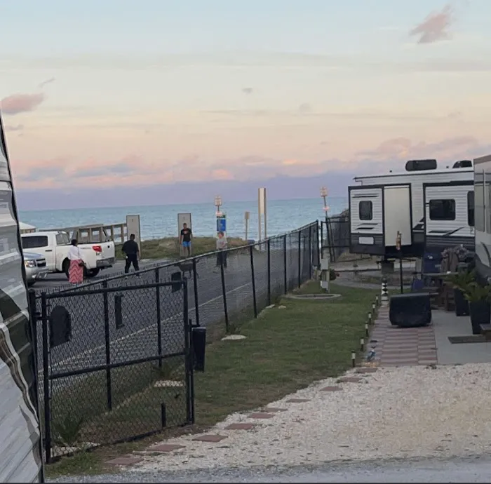 Springmaid Beach campground Picture 9