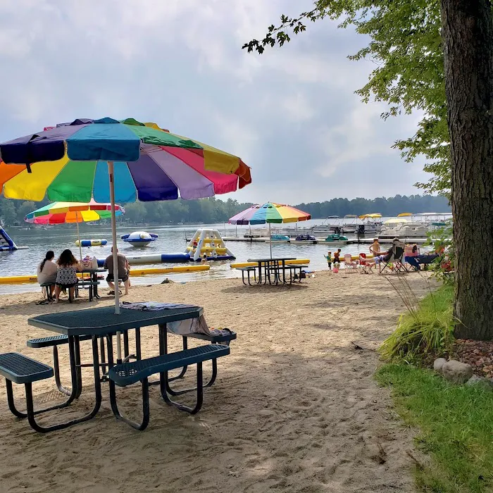 Angola / Hogback Lake KOA Holiday Picture 9