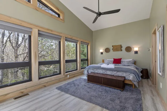 All Four Seasons cabin Picture 4