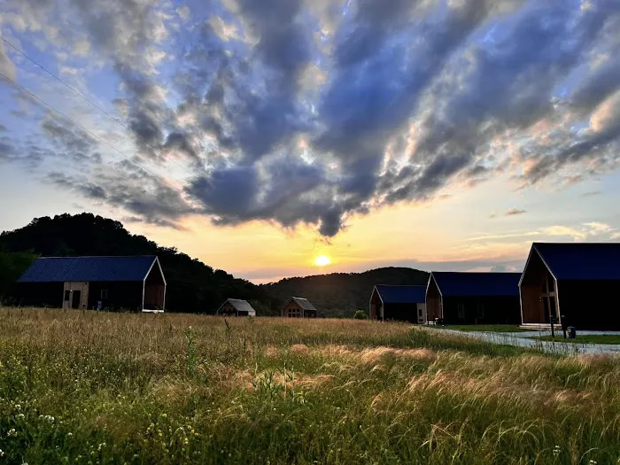 Three Suns Cabin Rentals Picture 3
