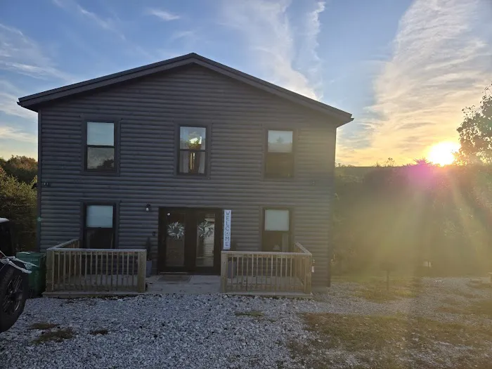 Honey Bee Hideaway Picture 5