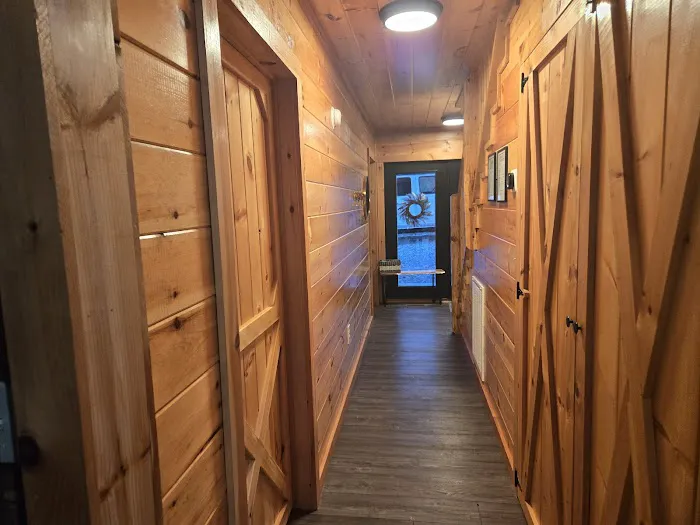 Honey Bee Hideaway Picture 3