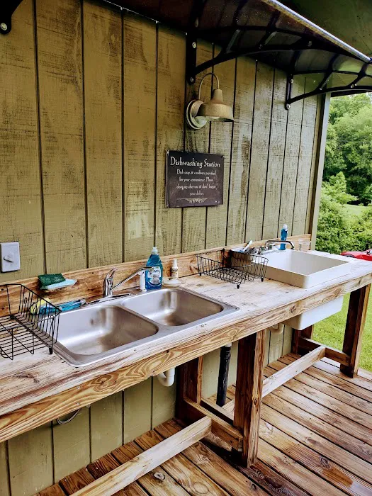 Blackberry Blossom Farm, Tent Campground, Suites Picture 7