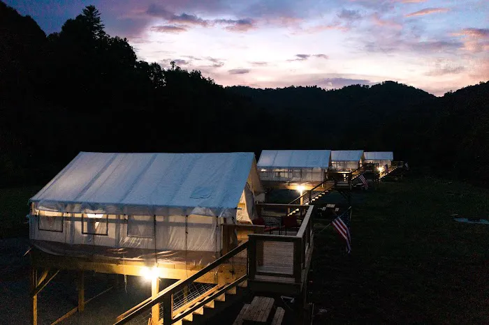 Rusty's Roost River Camp Picture 3