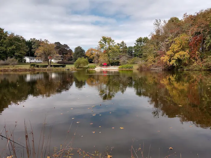 Red Gates RV Park Picture 2