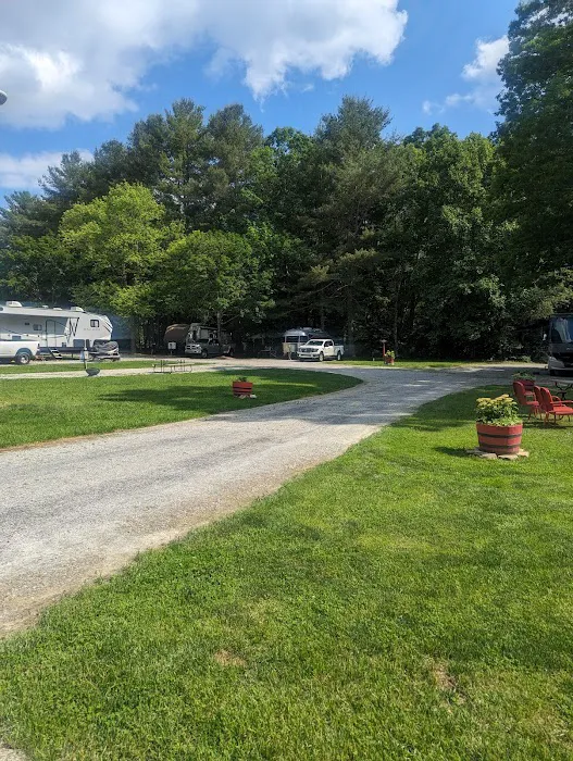 Red Gates RV Park Picture 10