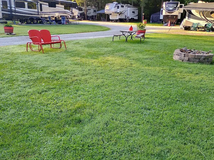 Red Gates RV Park Picture 9