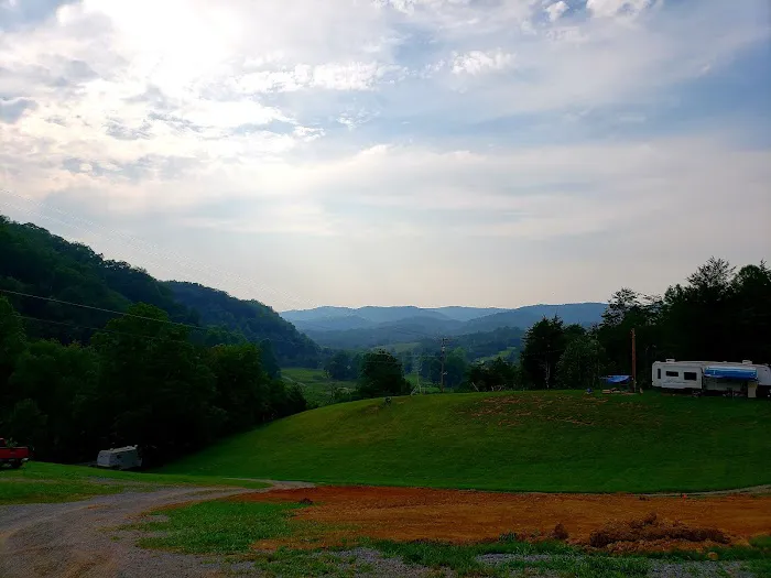 Out on the creek Rv park Picture 10