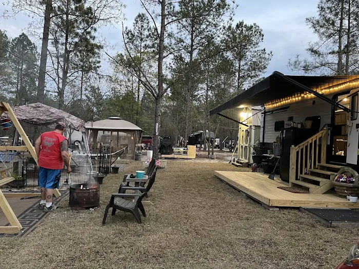 Fluffy's Family Campground Picture 10