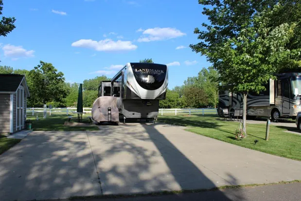 Holiday Shores RV Resort Picture 5