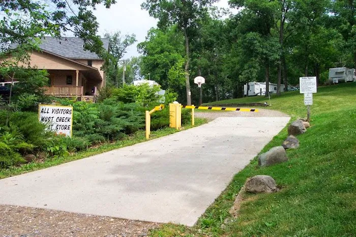 Hilltop Campground Picture 10