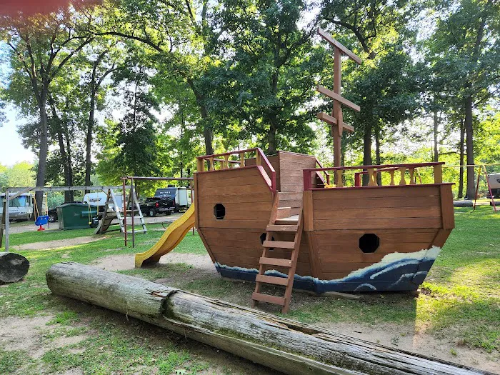 Oak Shores Resort Campground Picture 6