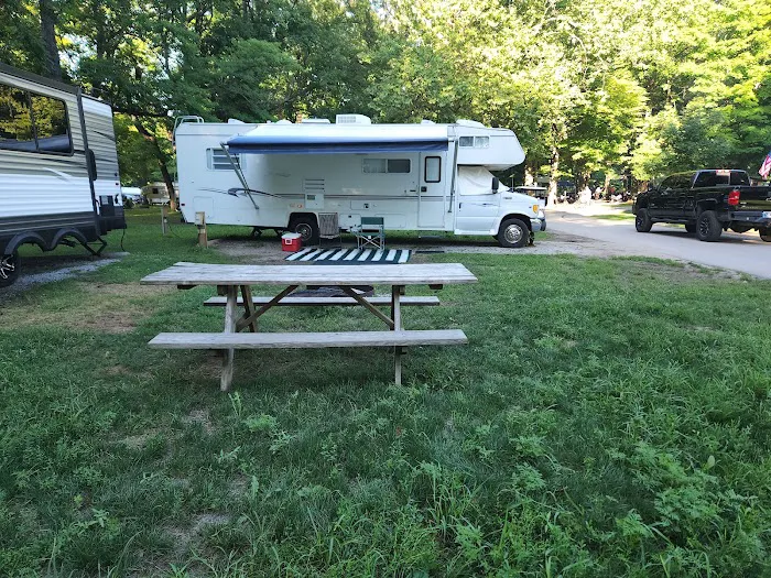 Chain O’ Lakes Campground Picture 10