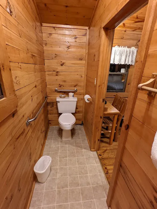 Shipshewana North Park Amish Log Cabin Lodging & Campground Picture 3