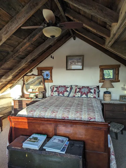 FRANCINES LOG CABIN Picture 3