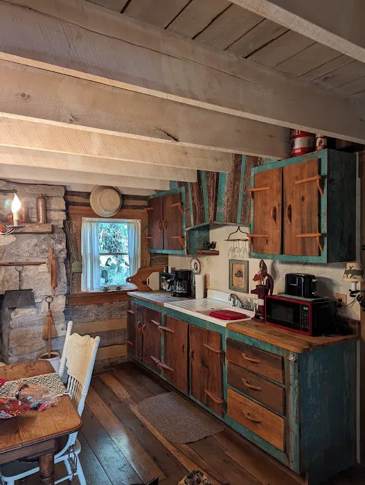 FRANCINES LOG CABIN Picture 1