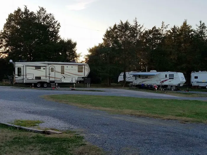 Pond View Campground Picture 3