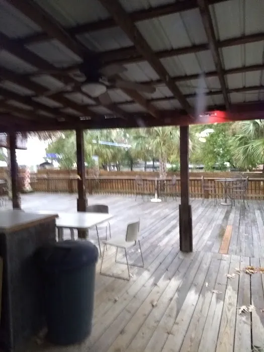 Lake View Camping & Game Room (Bar) Picture 3