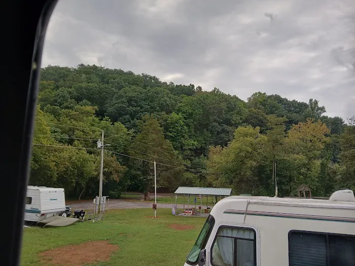 Creekside by the Lake Campground Picture 2