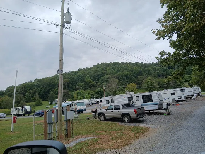 Creekside by the Lake Campground Picture 7