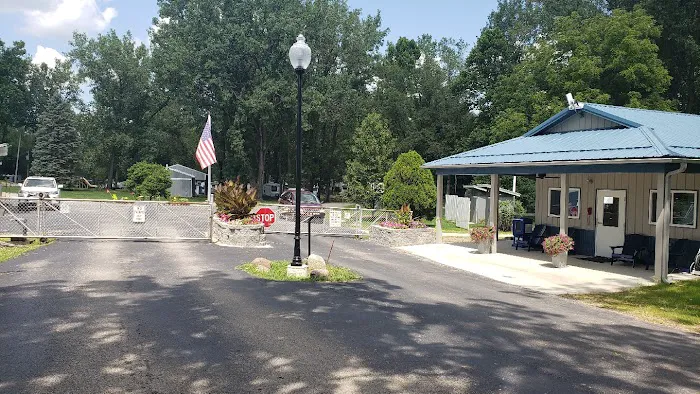 JT'S Lakeside Campground Picture 8