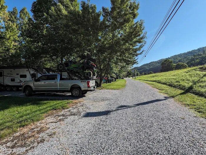 Double D Roost campground Picture 7
