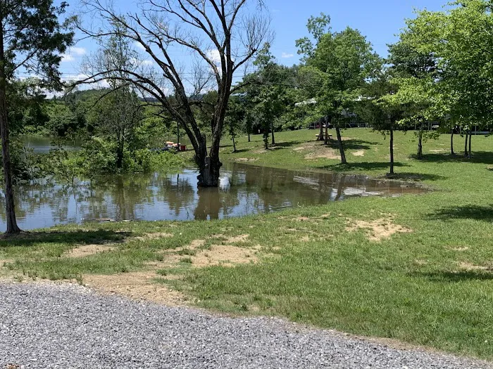 Webb's Lakefront Campground Picture 1
