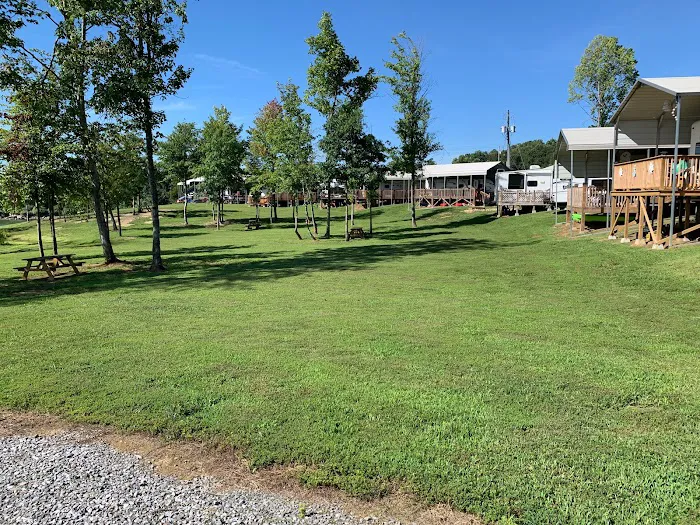 Webb's Lakefront Campground Picture 9