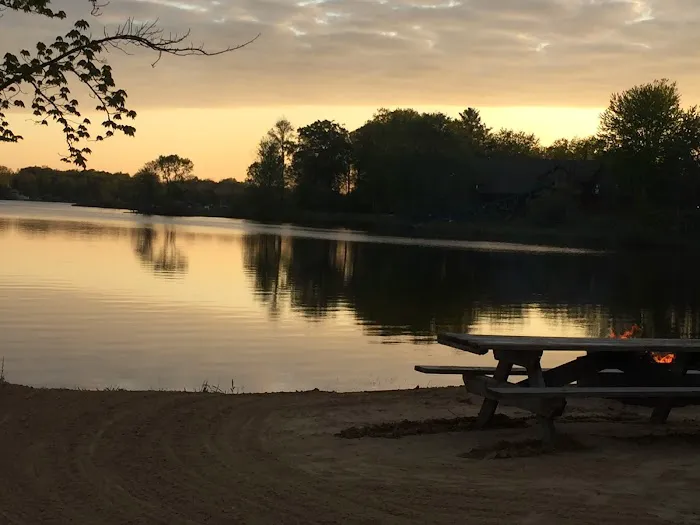 DUMONT LAKE FAMILY CAMPGROUND Picture 3