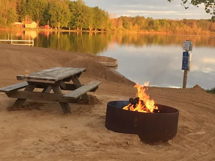 DUMONT LAKE FAMILY CAMPGROUND Picture 2