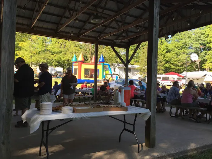 DUMONT LAKE FAMILY CAMPGROUND Picture 4