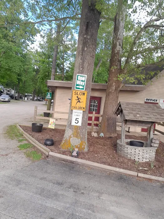 Columbus Woods-N-Waters Kampground Picture 4