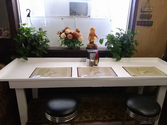 Kenn's Store & Campground Mandy's Cafe Picture 9