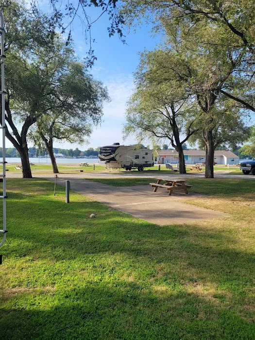 White Oaks on the Lake RV Resort Picture 7