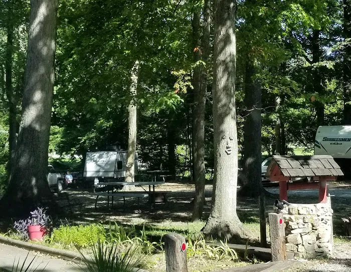 Elizabethtown Crossroads RV Park & Campgrounds - Getaway Retreats Picture 3