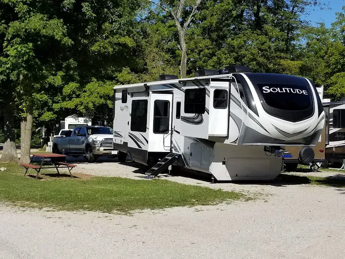 Elizabethtown Crossroads RV Park & Campgrounds - Getaway Retreats Picture 2
