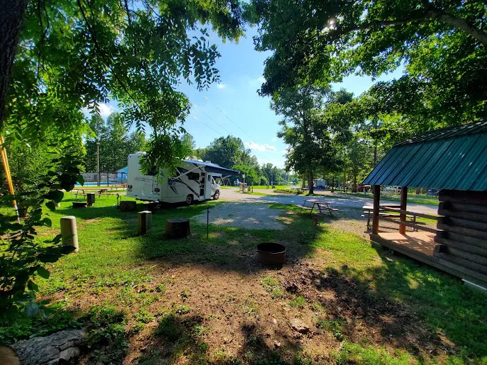 Elizabethtown Crossroads RV Park & Campgrounds - Getaway Retreats Picture 8