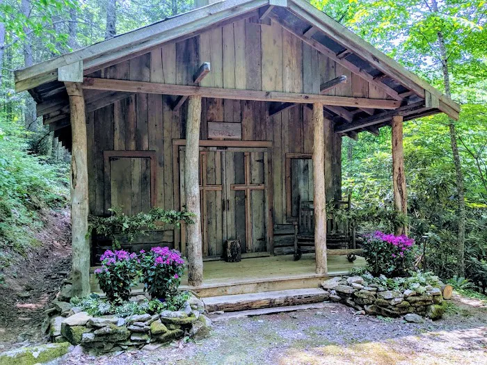 Hawthorn Haven Cabins & Chapel Picture 3