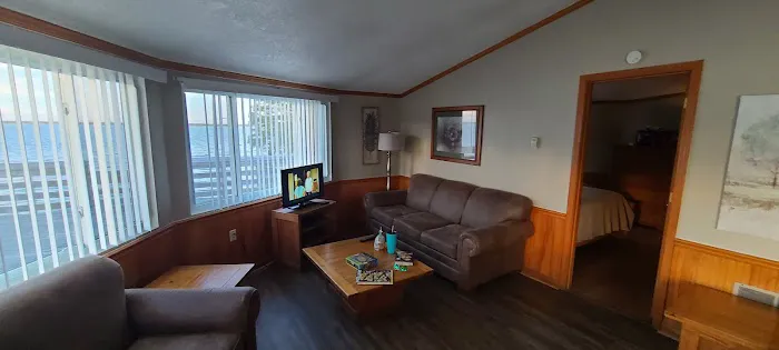 Pier Cabin 1 Picture 5