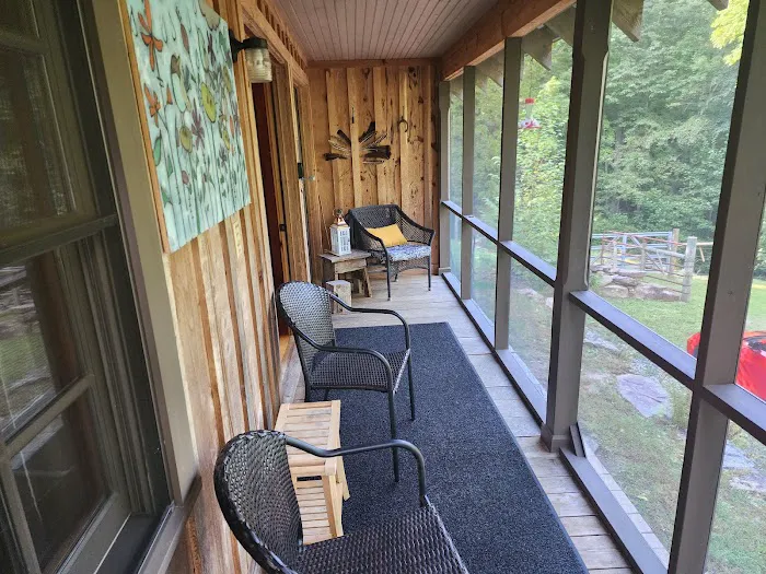 Walnut Grove Farmhouse (airbnb) Picture 7