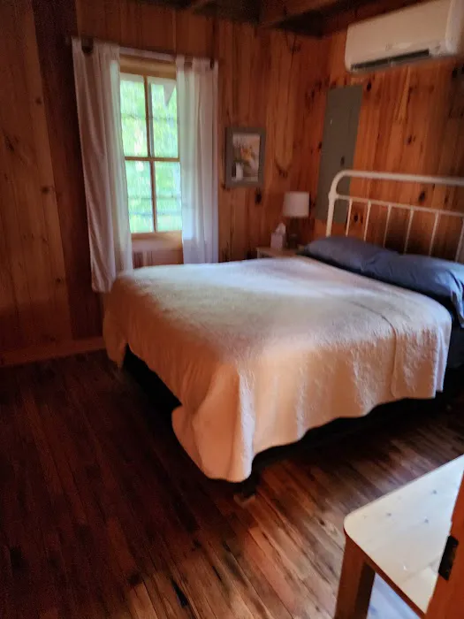 Walnut Grove Farmhouse (airbnb) Picture 3