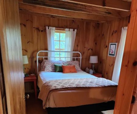 Walnut Grove Farmhouse (airbnb)