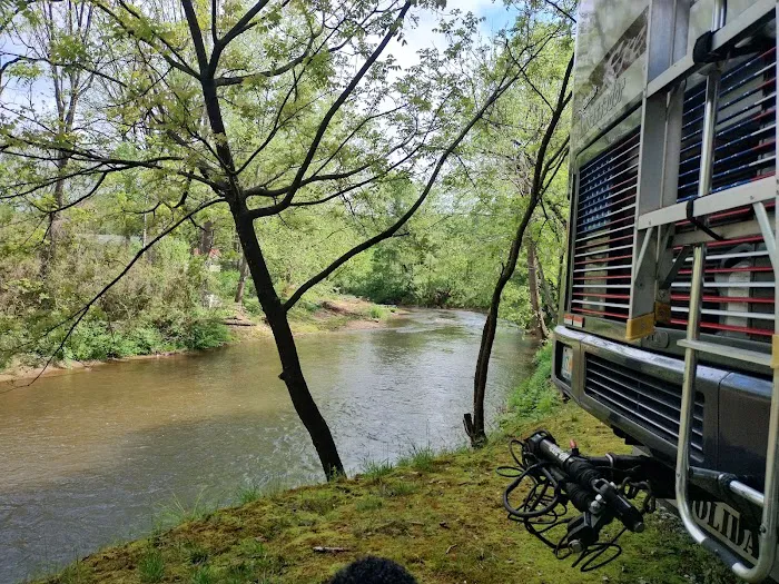 Riverbend RV Park-Campground by Hickory Knob Farms Picture 4