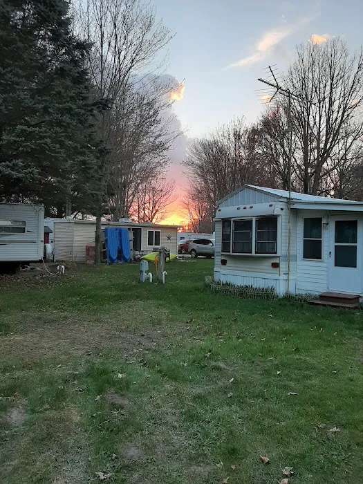 Canadian Lakes Campground Picture 3