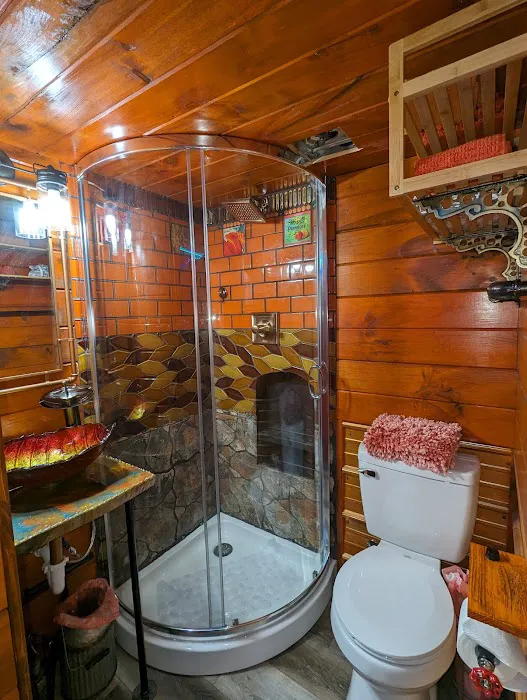 Fireglow Forest Riverside Cabin Rentals Picture 4