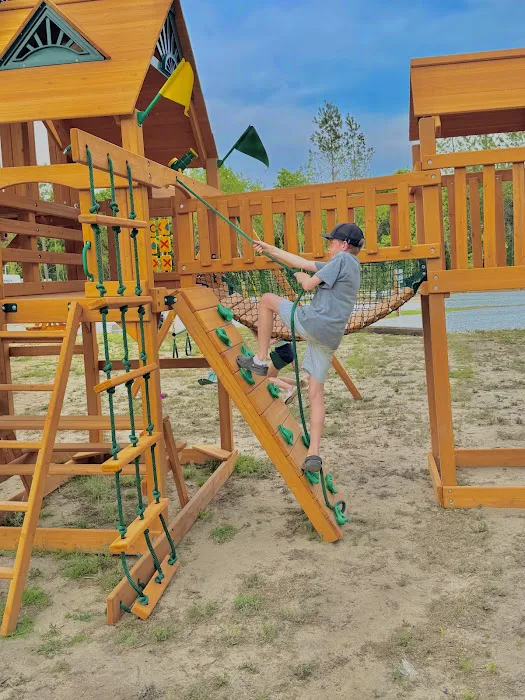 Sunny Days RV Park & Campground Picture 3