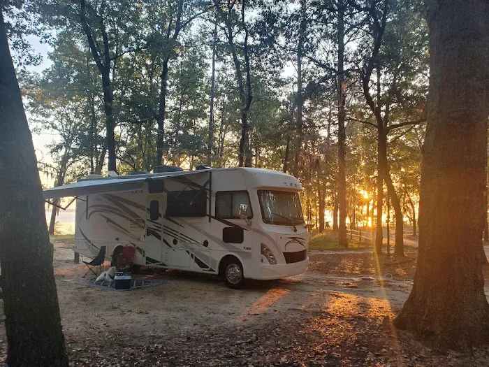 Lake Shore Campground Picture 4