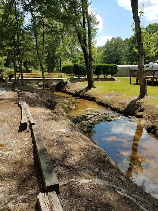 Cross Creek Camp Ground-Cabins Picture 2